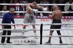 Jake Paul hace una reverencia a Tyson.