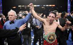 Israel Vázquez, tras derrotar al mexicano Rafael Márquez en su combate por el campeonato de peso supergallo del CMB en 2008.