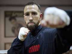 Sandor Martín lanza un directo.