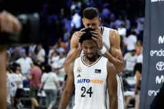 Tavares y Andrés Feliz, durante el segundo partido de la final