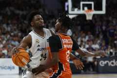 Lucha entre Feliz y Badio en la final de la ACB.