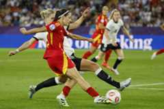 Momento en que Aitana dispara para batir a Berger.