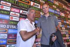 el empresario Sylvan Adams y el ciclista Chris Froome, en el Giro de Italia 2018.