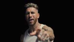 Ramos cantando en el videoclip de Cibeles.