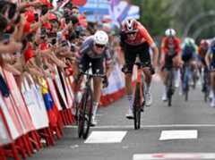Jasper Philipsen, durante el sprint en Guijuelo.