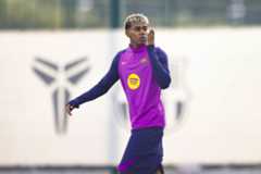 Yamal, durante el entrenamiento del Barça, este sábado.