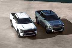 El modelo de color blanco es el diésel. El gris, el PHEV (híbrido enchufable)