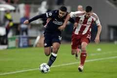 Ismael Saibari y Lorenzo Pirola durante el partido de Champions League