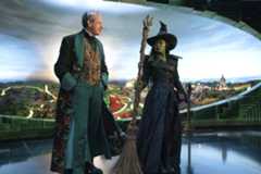 Jeff Goldblum y Cynthia Erivo en un momento de Wicked: Parte II