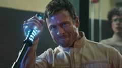 Glen Powell en un momento de The Running Man.