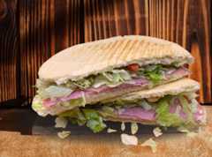 El restaurante familiar que ha hecho historia en Málaga: camperos XXL, recetas caseras y una carta pensada también para los sin gluten