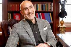 Arthur Brooks, en una imagen de la Harvard Kennedy School, donde imparte clases.