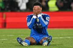 Belligham se lamenta, en Elche.