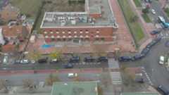 Decenas de vehículos de la UIP rodeando el hotal NH de Parla