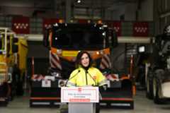 Ayuso, este lunes en el Centro de Control de Carreteras de Villaviciosa de Odón.