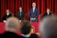 Eva Alcón, Diana Morant, el Rey Felipe VI y Mavi Mestre, en la Universitat de València.