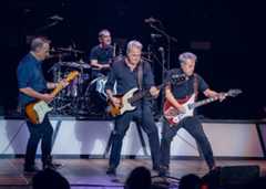 El grupo Hombres G, durante un concierto.
