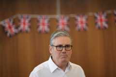 El 'premier' británico, Keir Starmer, visita un centro comunitario en Welwyn Garden City, este martes.