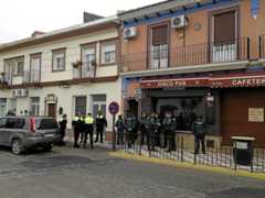 Varios agentes en Almonte en una imagen de archivo.