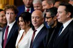 Mark Zuckerberg, CEO de Meta; Lauren Sánchez; Jeff Bezos, fundador de Amazon; Sundar Pichai, CEO de Alphabet; y Elon Musk, CEO de Tesla; durante la toma de posesión de Donald Trump.
