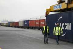 Transporte de mercancías por ferrocarril en el Puerto de Barcelona.