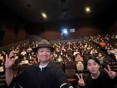 吉田恵輔監督（左）、森優作（右）