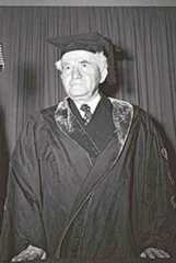 Д. Бен-Гурион после присуждения ему звания почетного доктора Еврейского университета в Иерусалиме. Фото М. Придана. Государственное бюро печати. Израиль.