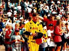 Itseluottamusta tihkuva Kusiainen on kaikkien aikojen monipuolisin pesäpalloilija