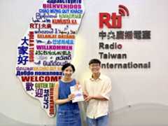 Huei-Yin Chen, the curator of Women Make Waves International Film Festival, joins Wanson at Rti. (Photo: Wanson Wang)