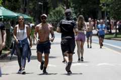 Rodízio é suspenso na capital; veja o que abre e fecha no feriado em SP