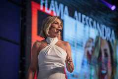 Flávia Alessandra dá palestra na Feira do Empreendedor do Sebrae, em SP