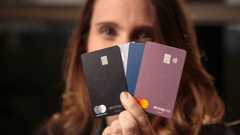 SÃO PAULO, SP, BRASIL. 10/12/2024 - Retrato de Liliane Josua, diretora de marketing da ACG Pagamentos. A empresa dela vende cartões pré-pagos e um sistema chamado PagCorp, em que a empresa monitora e analisa os gastos da equipe. (Foto: Jardiel Carvalho/Folhapress, ESPECIAIS) ***EXCLUSIVO FOLHA***