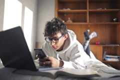 Dólar, empresas e Bolsas: acompanhe ao vivo o mercado