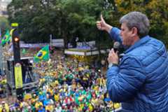 Tarcísio diz que Bolsonaro é inocente e que prisão atenta contra a dignidade humana