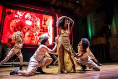 SÃO PAULO, SP, BRASIL. 30/09/2024 - A cantora Gaby Amarantos durante apresentação na21ª edição do Prêmio Empreendedor Social 2025, na Sala São Paulo, na noite desta terça-feira (30).  O concurso realizado por Folha e Schwab traz como finalistas seis iniciativas que apresentam soluções para tornar as cidades e o planeta mais resilientes e sustentáveis.  (Foto: Rafaela Araújo /Folhapress, EMPREENDEDOR SOCIAL) ***EXCLUSIVO FOLHA*** ORG XMIT: PRÊMIO EMPREENDEDOR SOCIAL