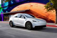 Tesla lança Model Y mais barato nos EUA após fim de subsídios; veja fotos