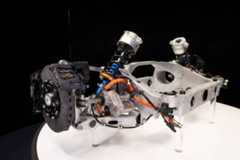 Ferrari apresenta chassi de seu primeiro carro elétrico, mas reduz metas do setor para 2030