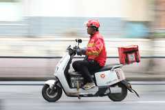 FOCUS | Essential workers remain on duty during China's National Day & Mid-Autumn Festival holiday