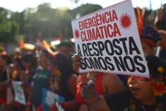 BELÉM, PA - 17/11/2025  - Marcha Global Indígena ?A Resposta Somos Nós? realizada em paralelo à COP30, em Belém (PA). Sonia Guajajara, ministra dos Povos Indígenas, Marina Silva, ministra do Meio Ambiente e Mudança do Clima, Margareth Menezes, ministra da Cultura, Guilherme Boulos, ministro e secretário-geral, Joenia Wapichana, presidenta da Funai e André Corrêa do Lago, presidente da COP30, participaram do ato. (Foto: Danilo Verpa/Folhapress, AMBIENTE)