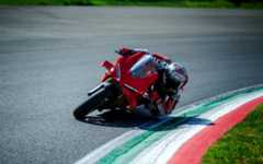 Sétima geração da moto esportiva Ducati Panigale estreia no mercado brasileiro