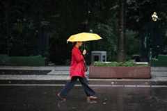 Semana começa com alerta laranja para tempestade nesta segunda (24) em SP