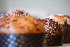 SAO PAULO, SP, BRASIL, 19/11/2025: Mesa de Panetones chocolate para a degustação do Guia.   (Foto: Zanone Fraissat/Folhapress, GUIA)***EXCLUSIVO****