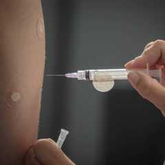 SÃO PAULO, SP, BRASIL. 24/04/2025 - Fotos para ?O Melhor de SP - Serviços?. Na foto, aplicação de vacina contra a dengue, na UBS Nair Nunes da Silva, no Jardim Reimberg, zona sul da capital. (Foto: Jardiel Carvalho/Folhapress - ESPECIAIS) ***EXCLUSIVO FOLHA***  ***NÃO USAR ANTES DA PUBLICAÇÃO***