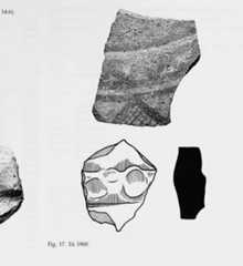 finely levigated, well-fired clay, and bears the surface ridges, in addition to some apparently inadvertent splashes of paint, which identify it as belonging to a large class of ridged pottery known in the region during the late third millennium”. Finally, Fig. 14:9 shows hatched bands and a floral or stellar motif which, combined in this way, recall a piece from period II at Bampur™. Before leaving the subject of 115/127, attention should also be drawn to the presence in level 7.00-6.80 of a small body sherd of Barbar chain-ridged ware, TA 1900 (Figs. 16-17). As our 1989 report demonstrated, Barbar red-ridged ware was not uncommon in late Umm an-Nar and early Wadi Suq levels on the west side of Tell Abraq™, and such was the case in the deposits excavated in 1990 as well (see below). To my knowledge, however, TA 1900 is the first piece of Barbar chain-ridged pottery discovered in southeastern Arabia. In line with the sequence established for Bahrain and northeastern Saudi Arabia, it should be dated to c. 2400-2100 B.C.™.  No structural remains of Umm an-Nar date were recovered  a 