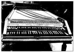 Ficure 7. Johann Andreas Stein. Vis-a-vis piano-harpsichord (1783). Harpsi- chord keyboard below, piano keyboard above (connected to the piano action at the other end of the instrument). Photo courtesy Horst Rase.