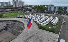 <p><strong>ALMOST COMPLETE.</strong> The Philippine Charity Sweepstakes Office (PCSO) distributes 82 patient transport vehicles to local government units in Western Visayas and the Negros Island Region in a turnover ceremony on Tuesday (Nov. 25, 2025). The delivery aligns with President Ferdinand Marcos Jr’s instructions to prioritize the health and well-being of every Filipino, especially those living in far-flung areas.<em> (Photo courtesy of PCSO)</em></p>