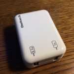 スマホとタブレットを同時に充電可能な2ポートUSB充電器レビュー！