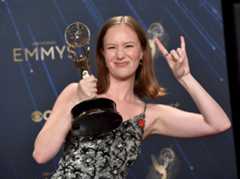 エミー賞とアフターパーティーの間に髪の毛をカット、エミー賞受賞女優
