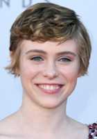 Sophia Lillis / Natalie Trosper