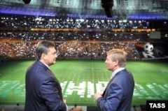 Віктор Янукович та Рінат Ахметов на церемонії відкриття стадіону «Донбас Арена», Донецьк, 29 жовтня 2009 року